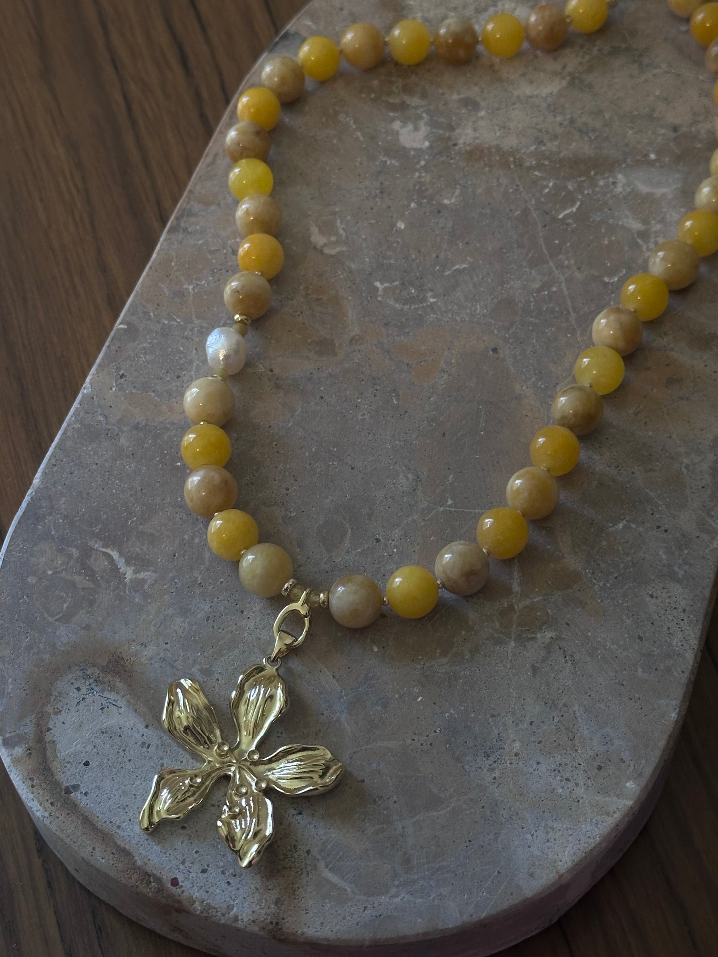 Yellow Jade Beaded Necklace (Gold & Silver)